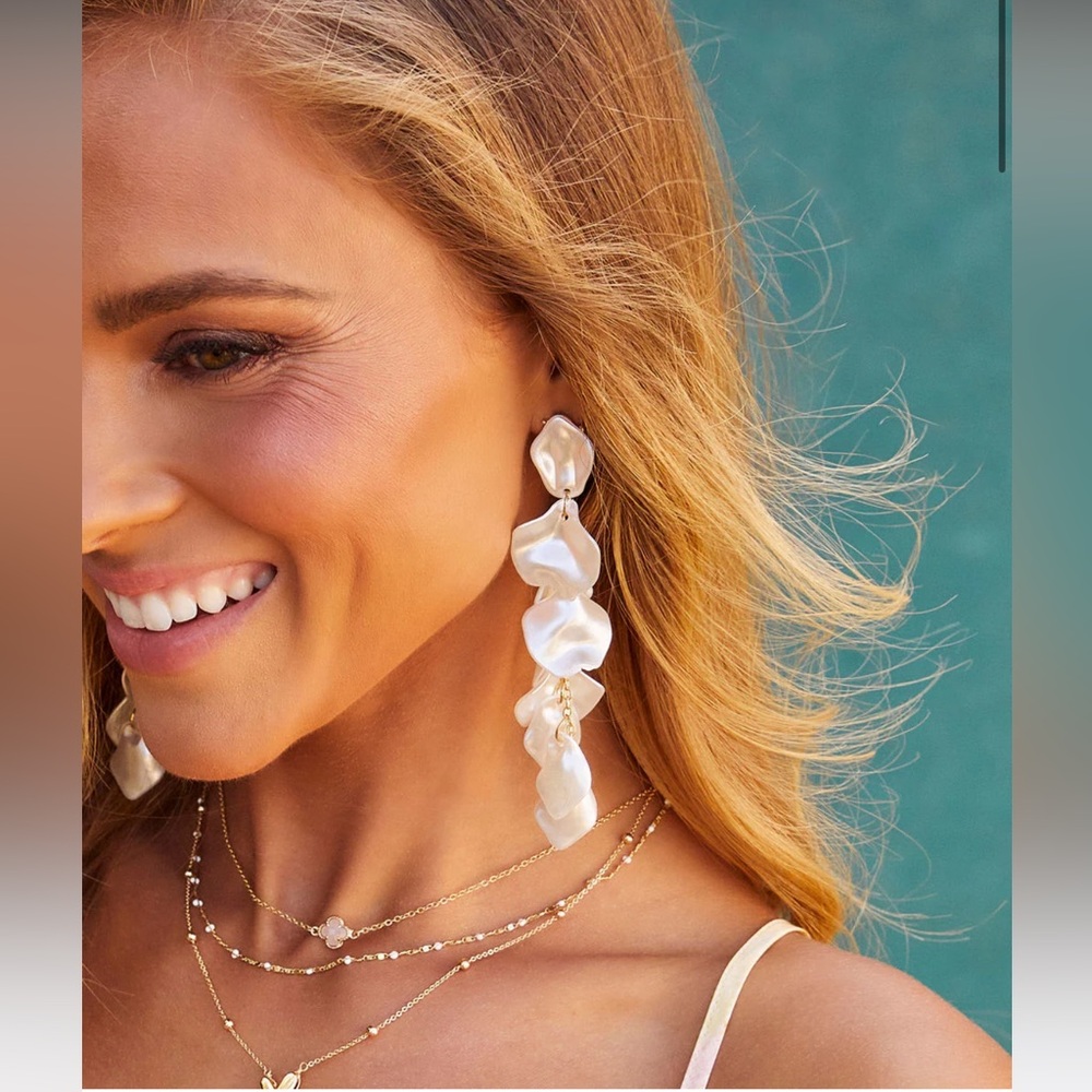 Vici Accessory Concierge Etta Cascading Pearl Textured Dangle Drop Earrings NWT